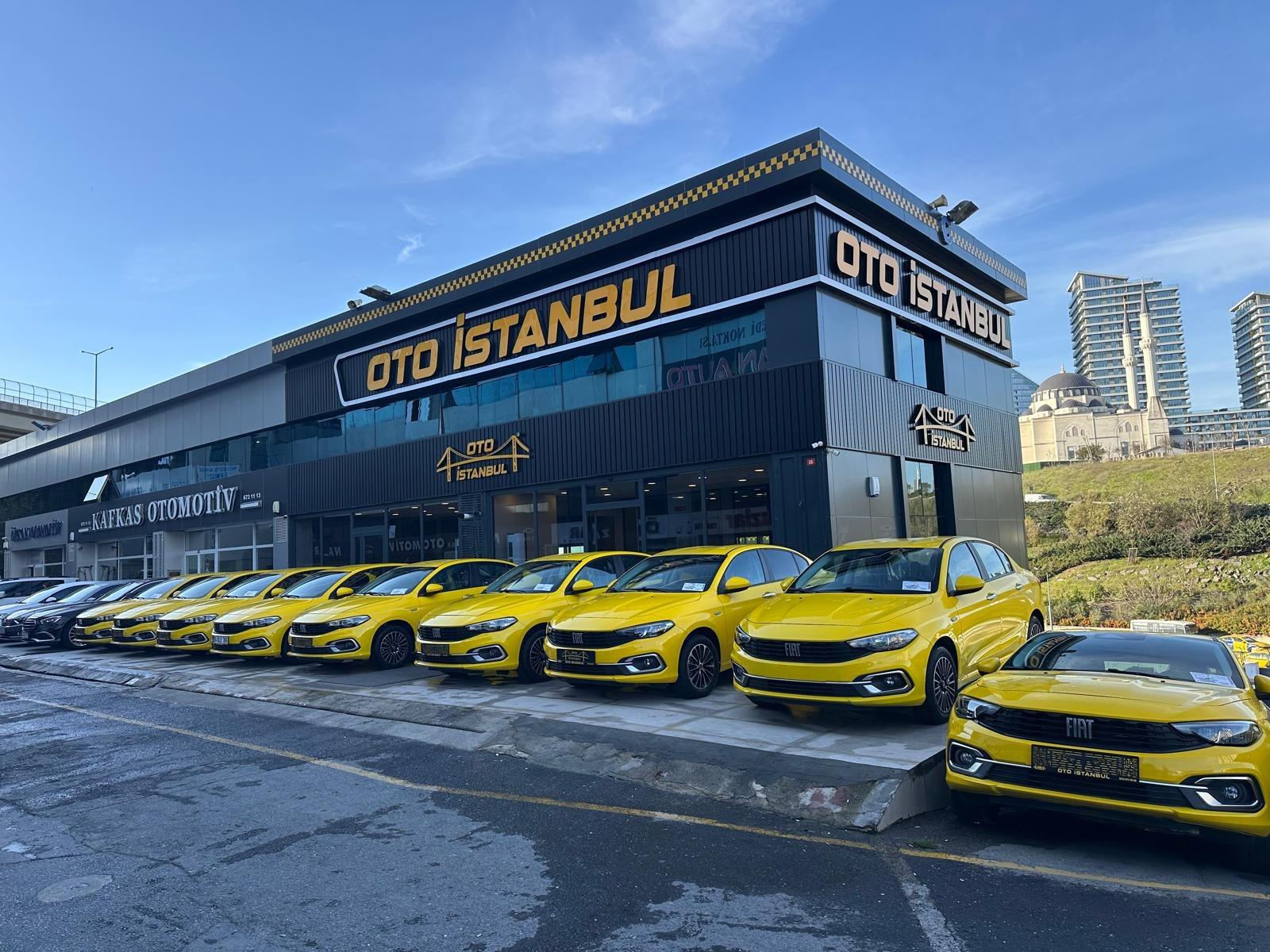Bağcılar'daki Oto İstanbul binası ve önünde sıralanmış sarı taksiler